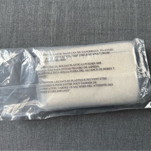 NWT Kate Spade Black and White Wallet with NYC Design - Picture 5 of 5